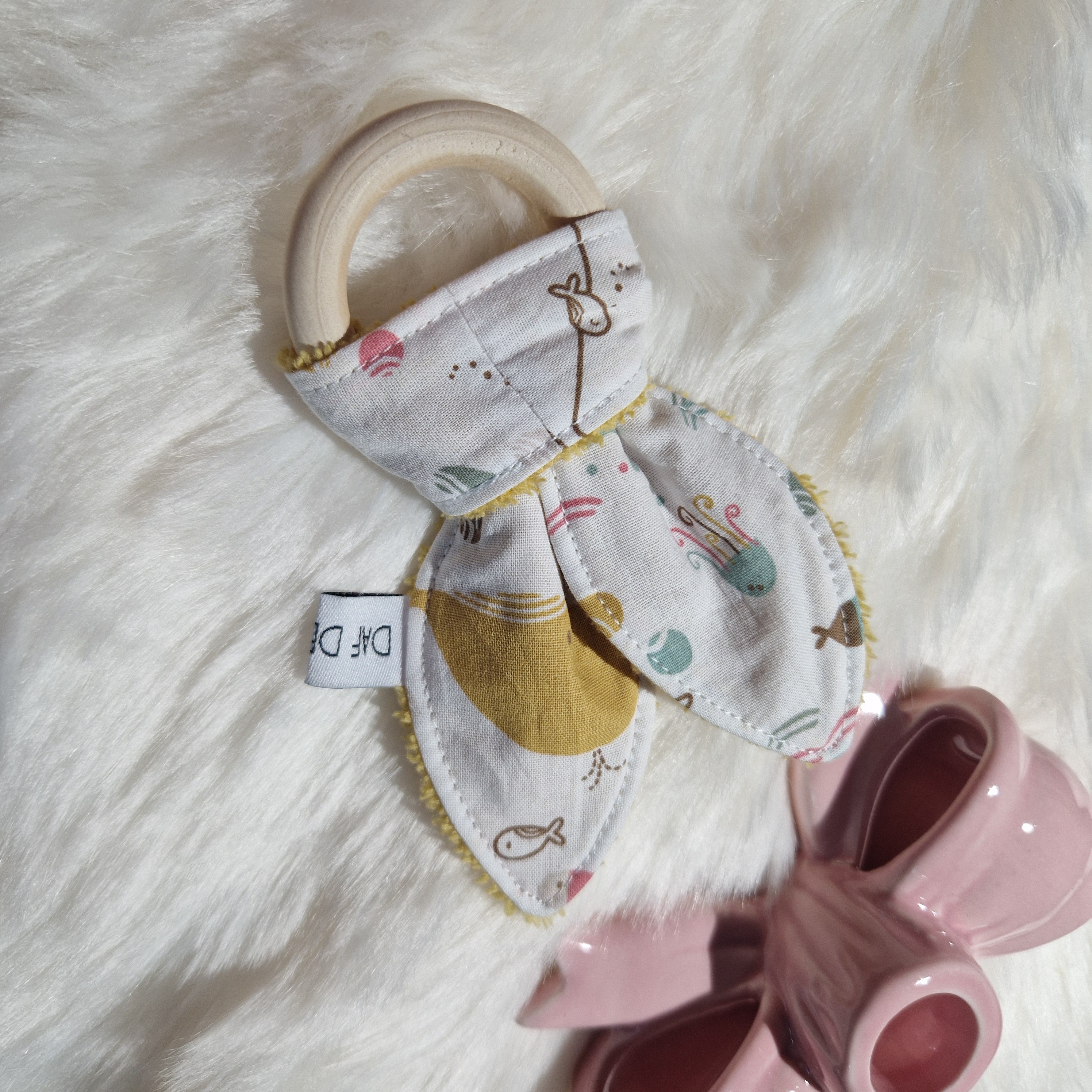 Anneau de dentition lapin en bois et tissu