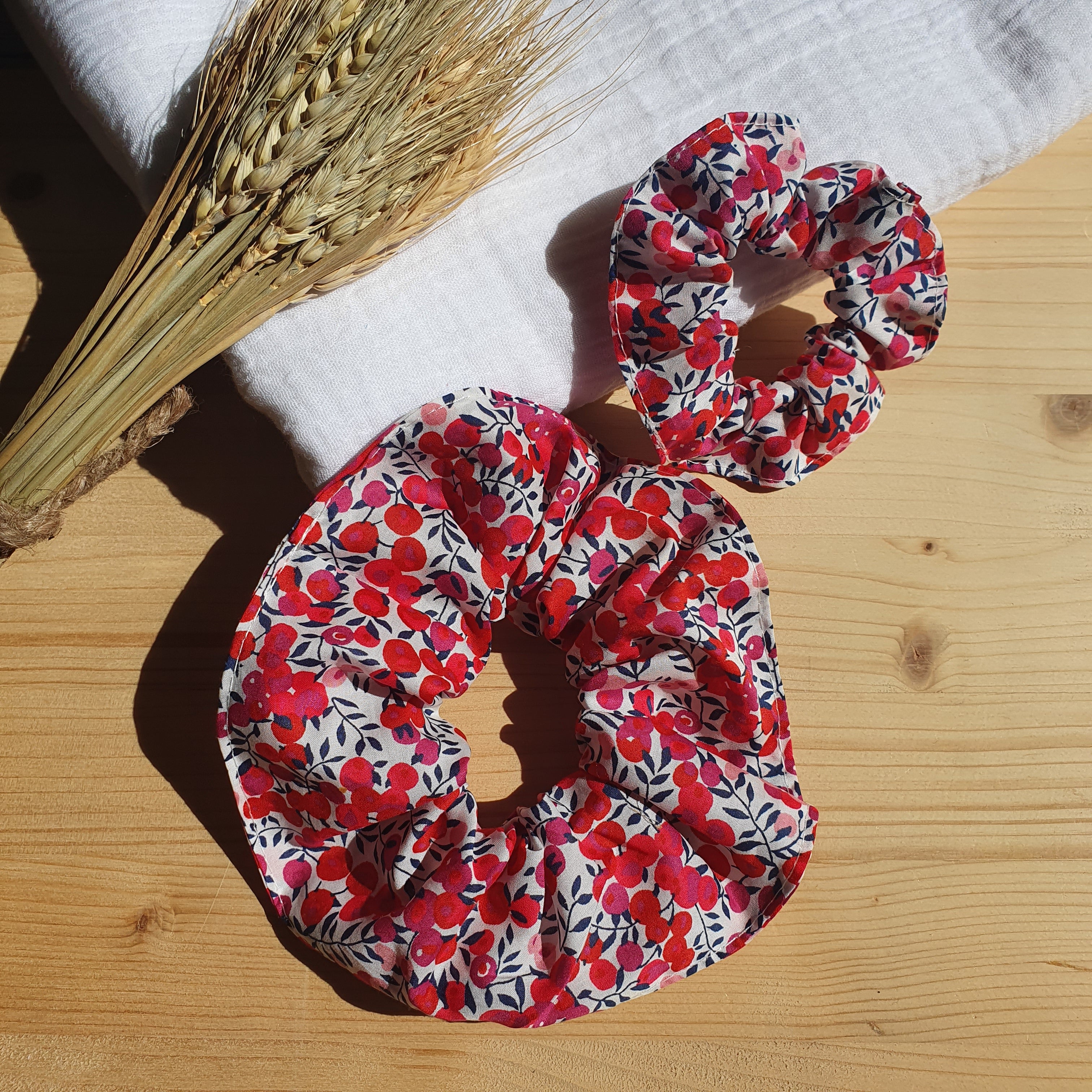 Chouchou en tissu Liberty fleuri fait main - vue 5