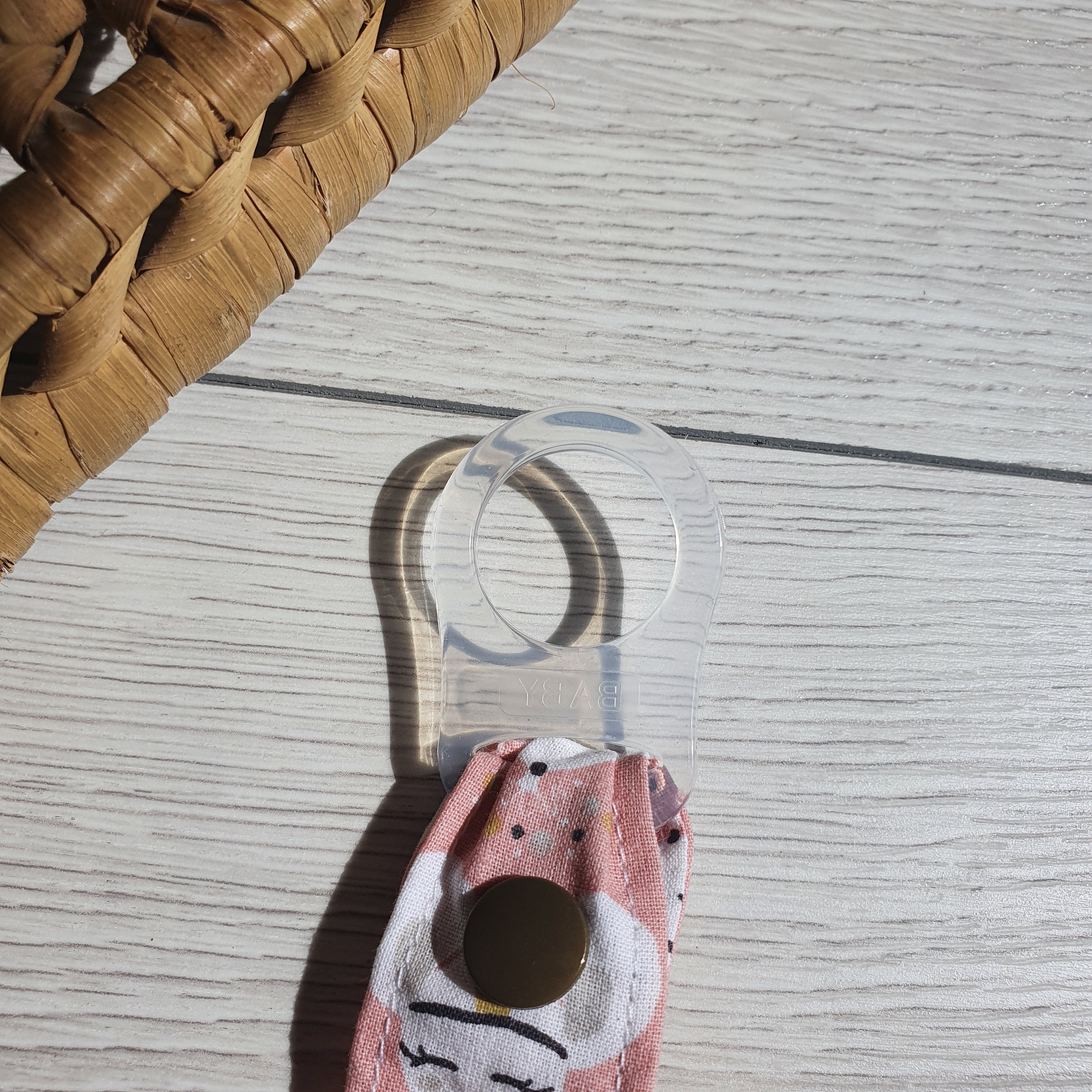 Adaptateur attache-tétine silicone