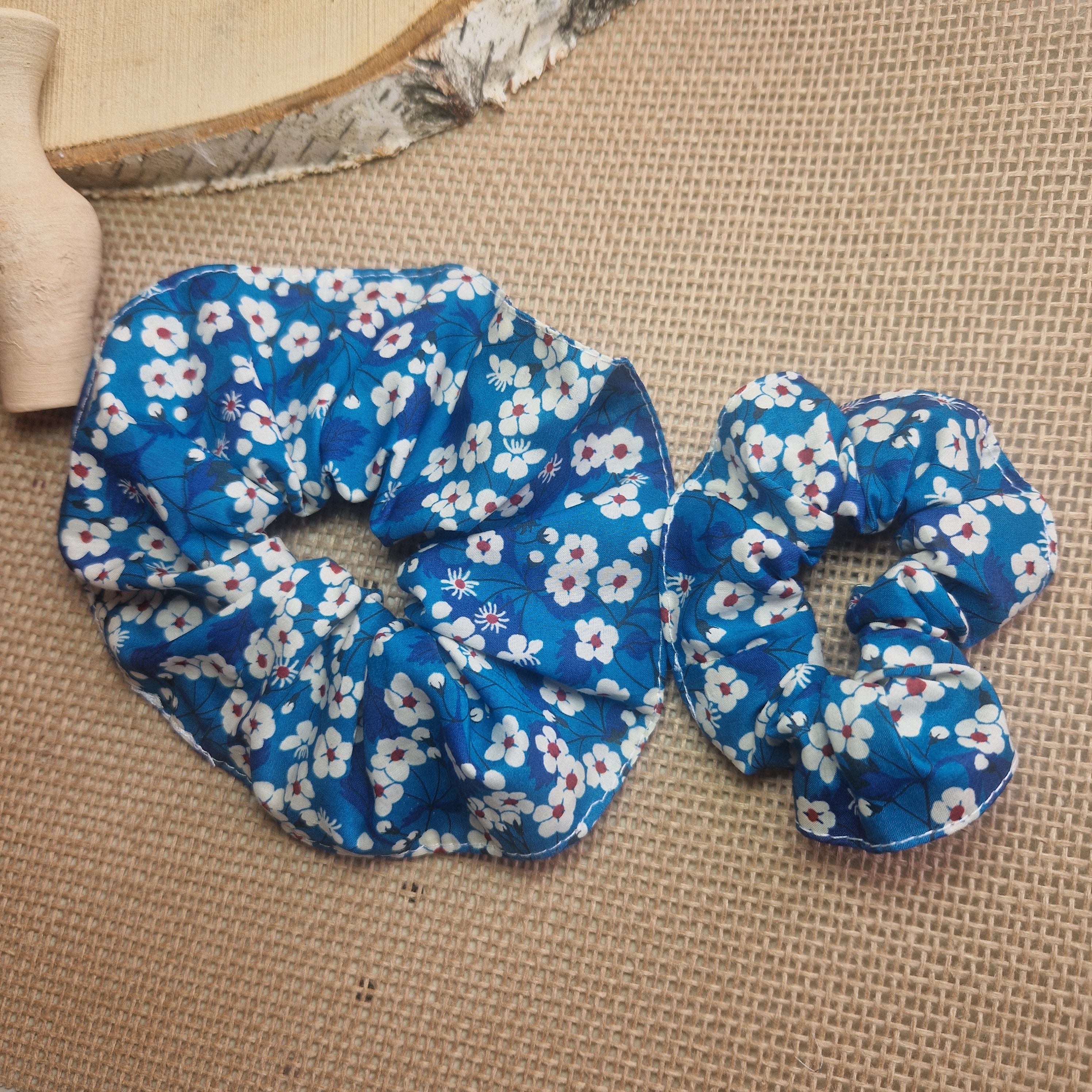 Chouchou en tissu Liberty fleuri fait main - vue 8